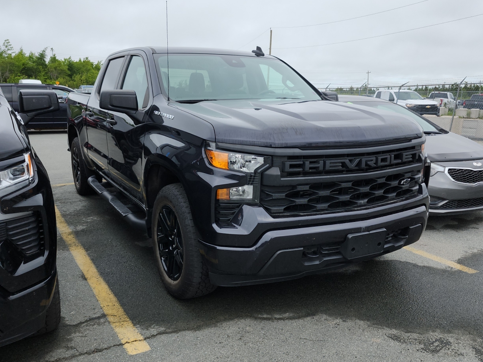 Chevrolet Silverado Crew Cab 4×4 Custom - Image 2