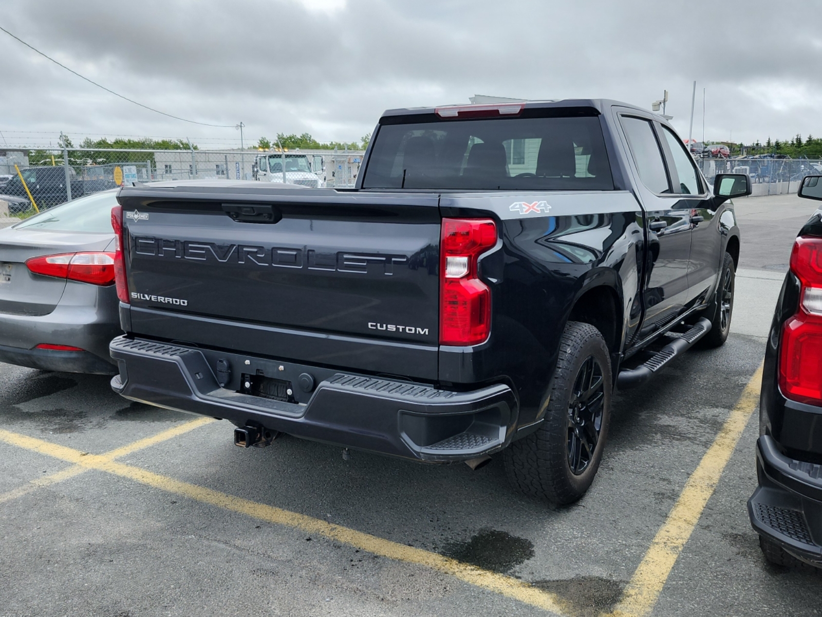 Chevrolet Silverado Crew Cab 4×4 Custom - Image 4