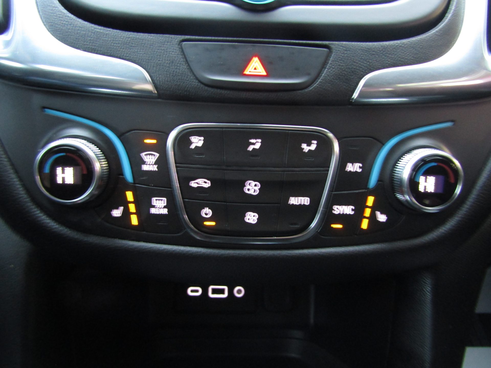 Chevrolet Equinox AWD LT - Image 16