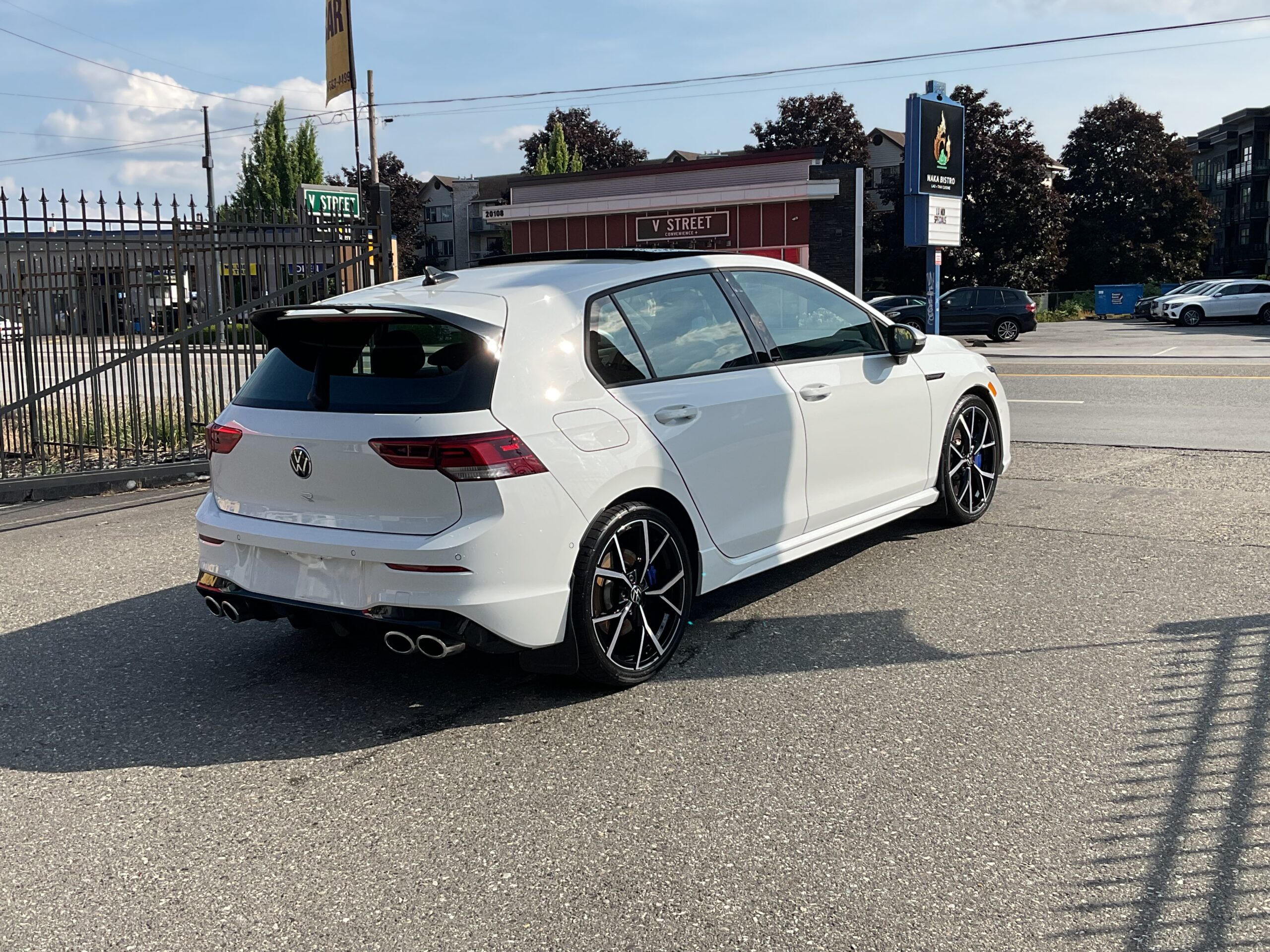 2024 VOLKSWAGEN GOLF R BASE - Image 4