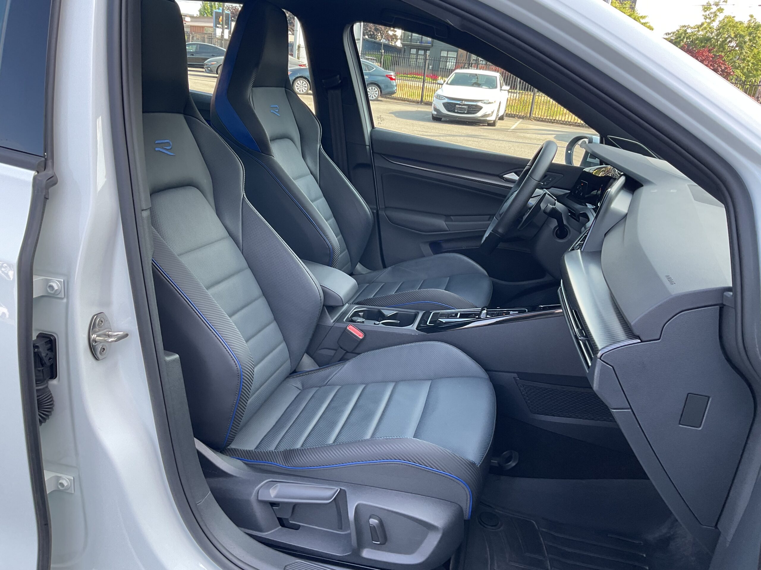 2024 VOLKSWAGEN GOLF R BASE - Image 7