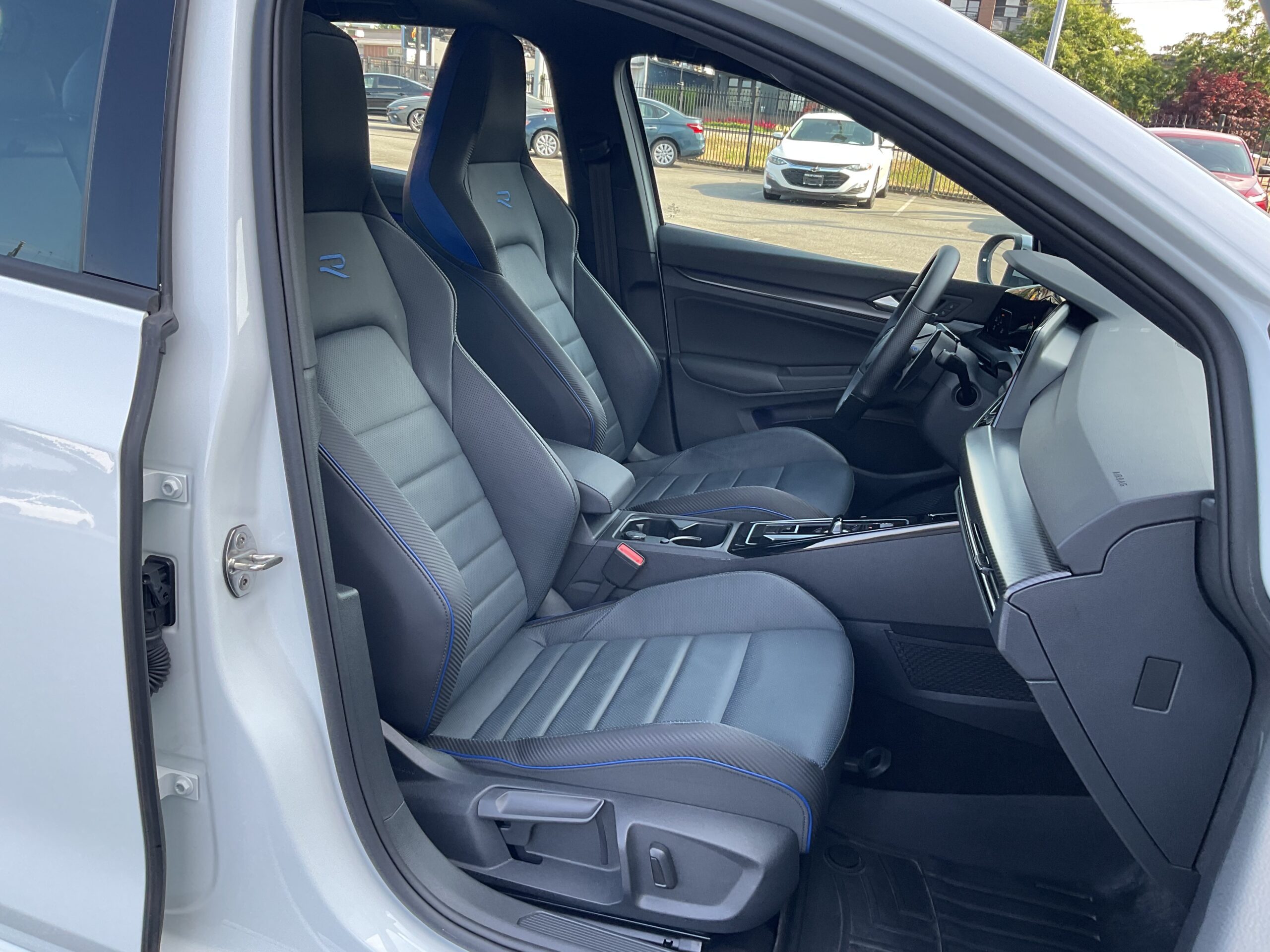 2024 VOLKSWAGEN GOLF R BASE - Image 9