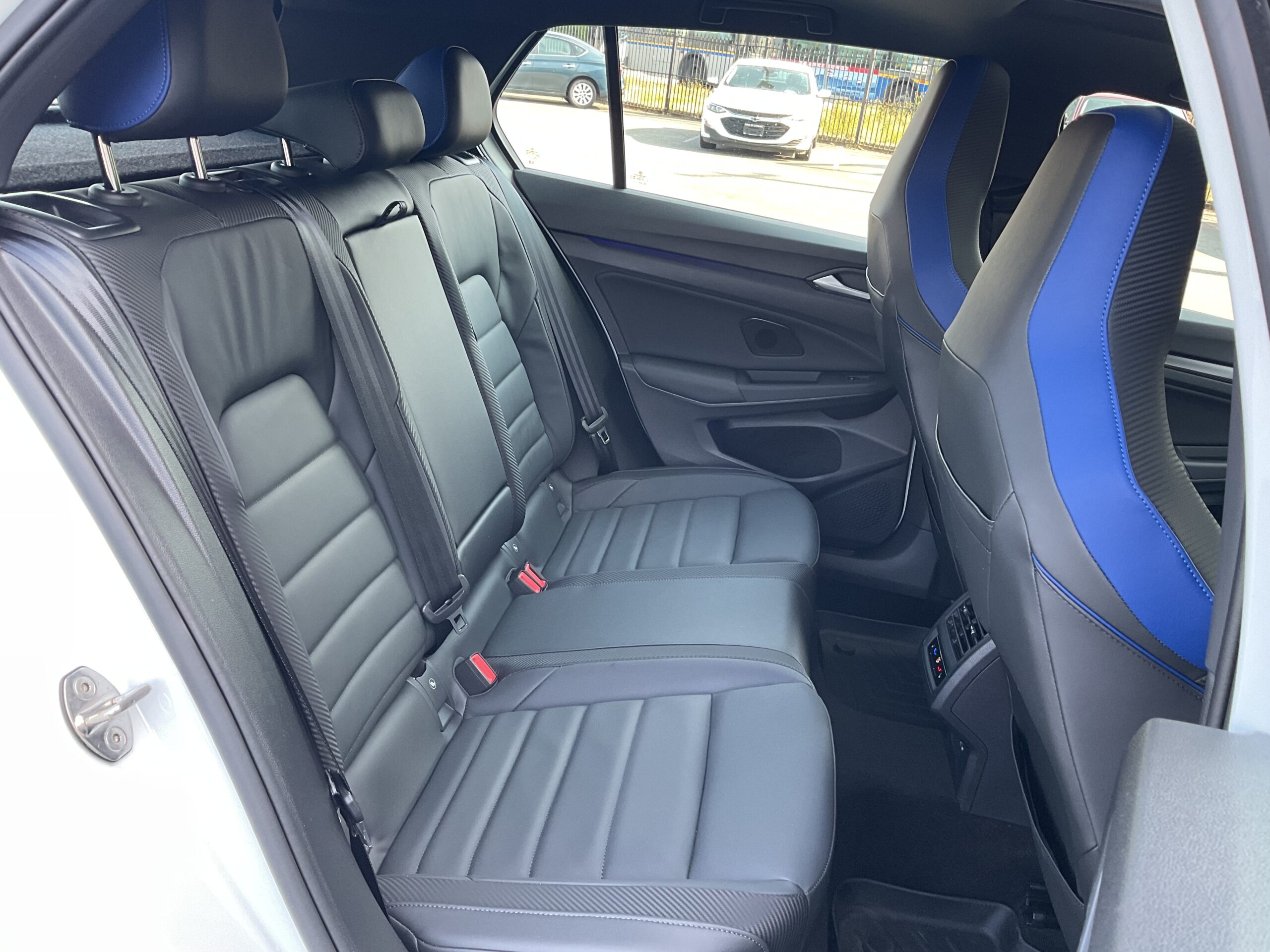 2024 VOLKSWAGEN GOLF R BASE - Image 10