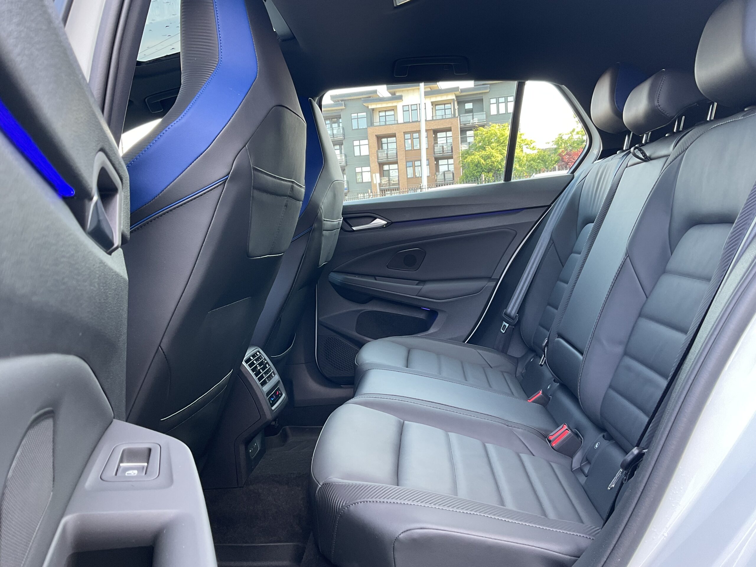 2024 VOLKSWAGEN GOLF R BASE - Image 12