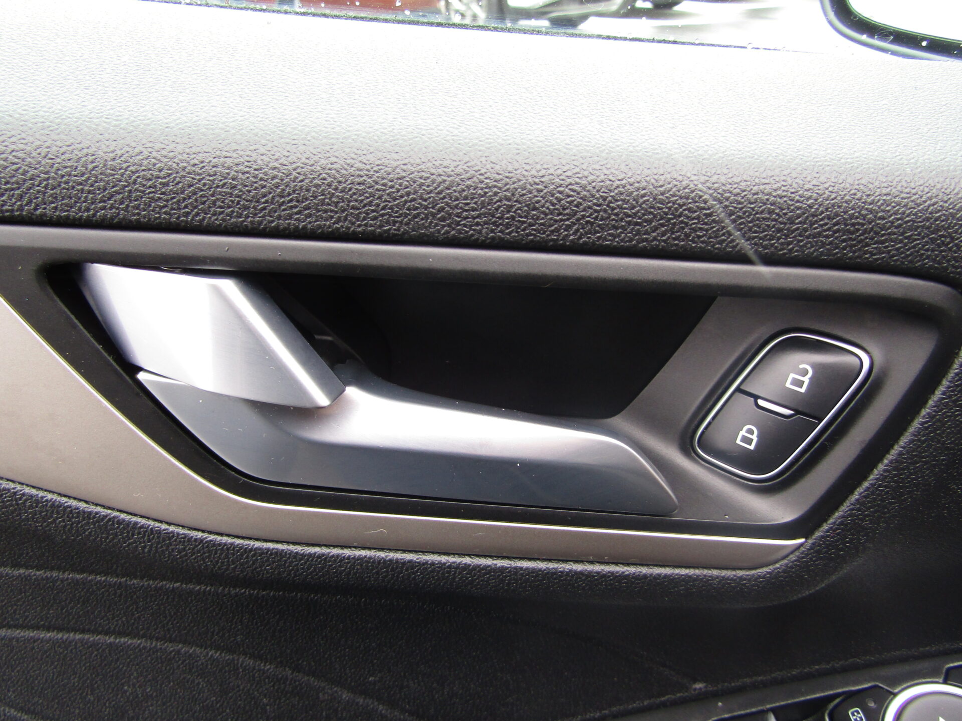 Ford Escape SEL AWD - Image 24