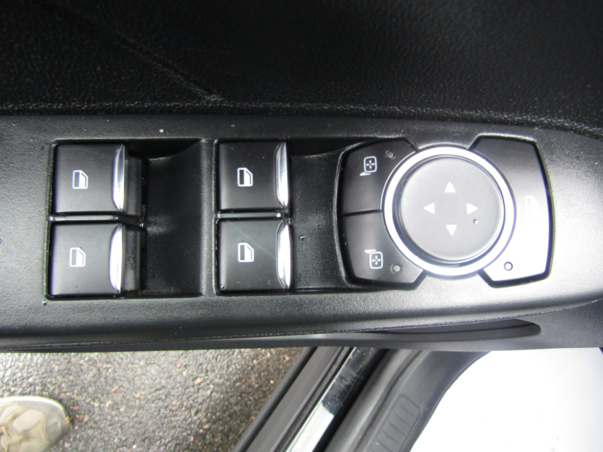 Ford Escape SEL AWD - Image 23