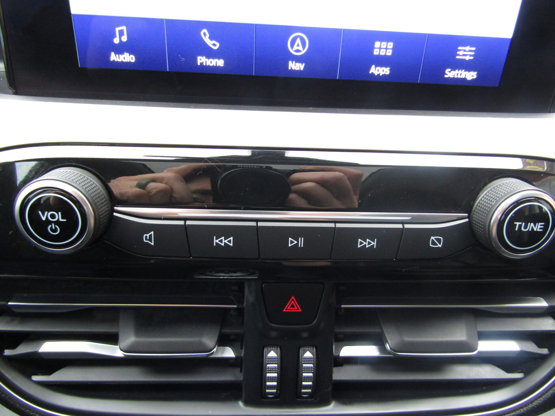 Ford Escape SEL AWD - Image 18