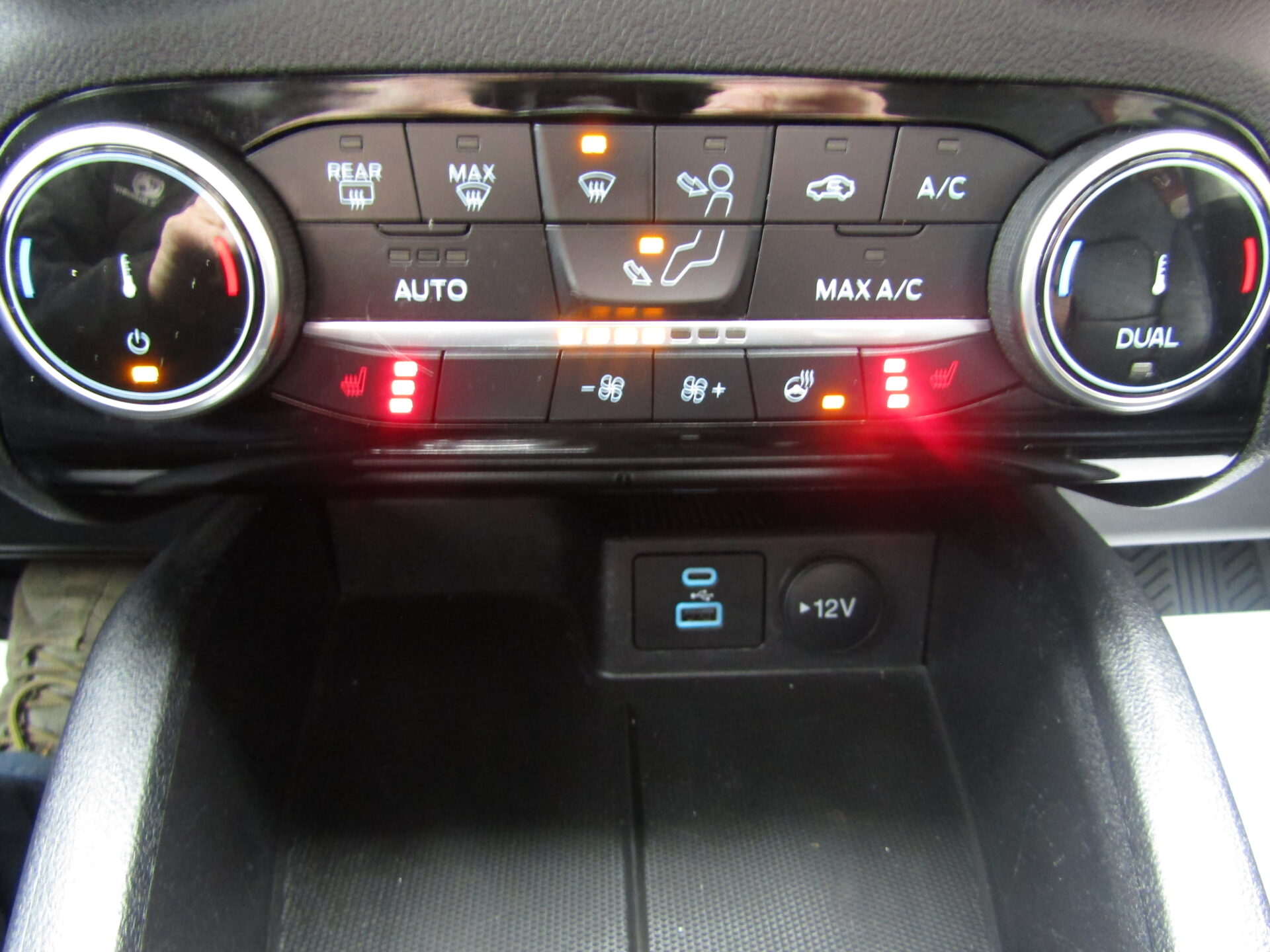 Ford Escape SEL AWD - Image 20