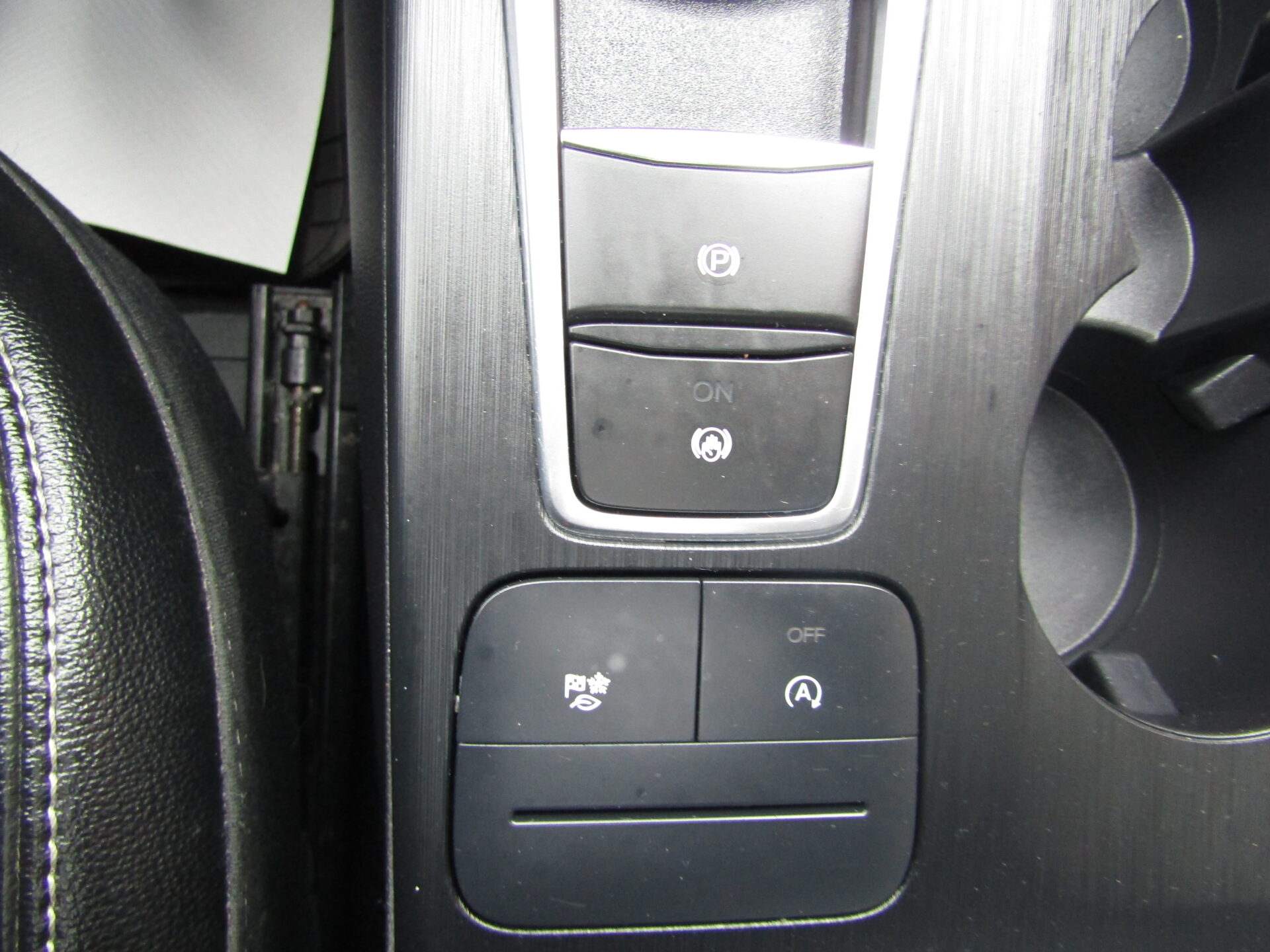 Ford Escape SEL AWD - Image 25