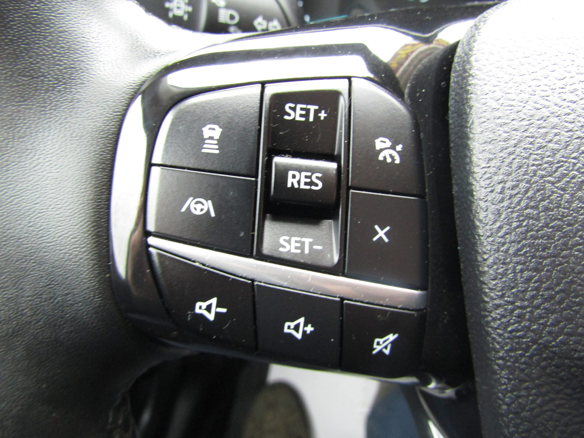 Ford Escape SEL AWD - Image 21