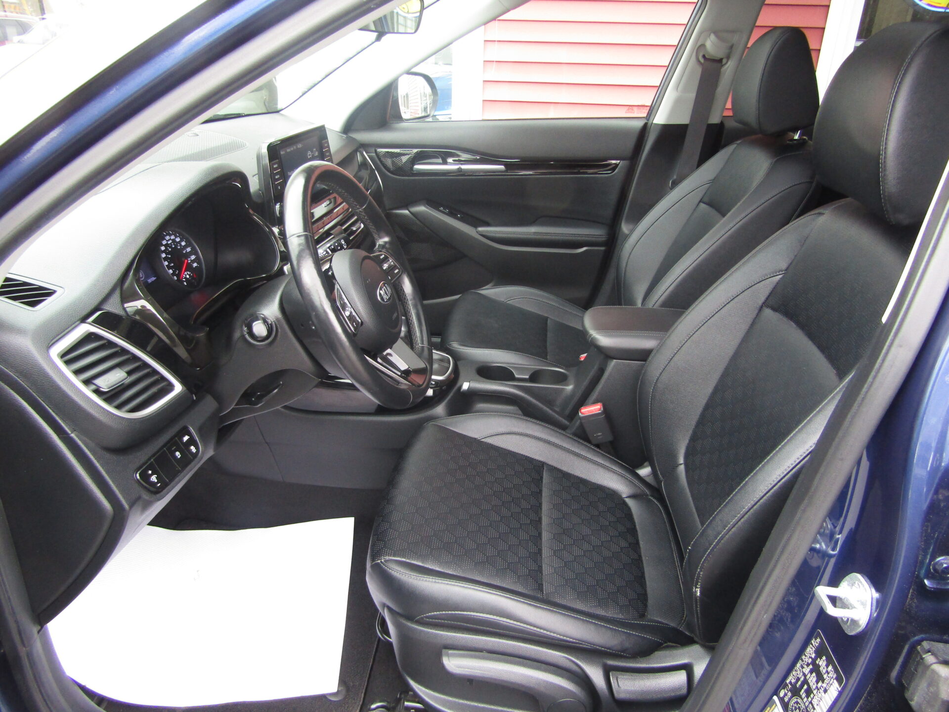 Kia Seltos AWD EX - Image 10