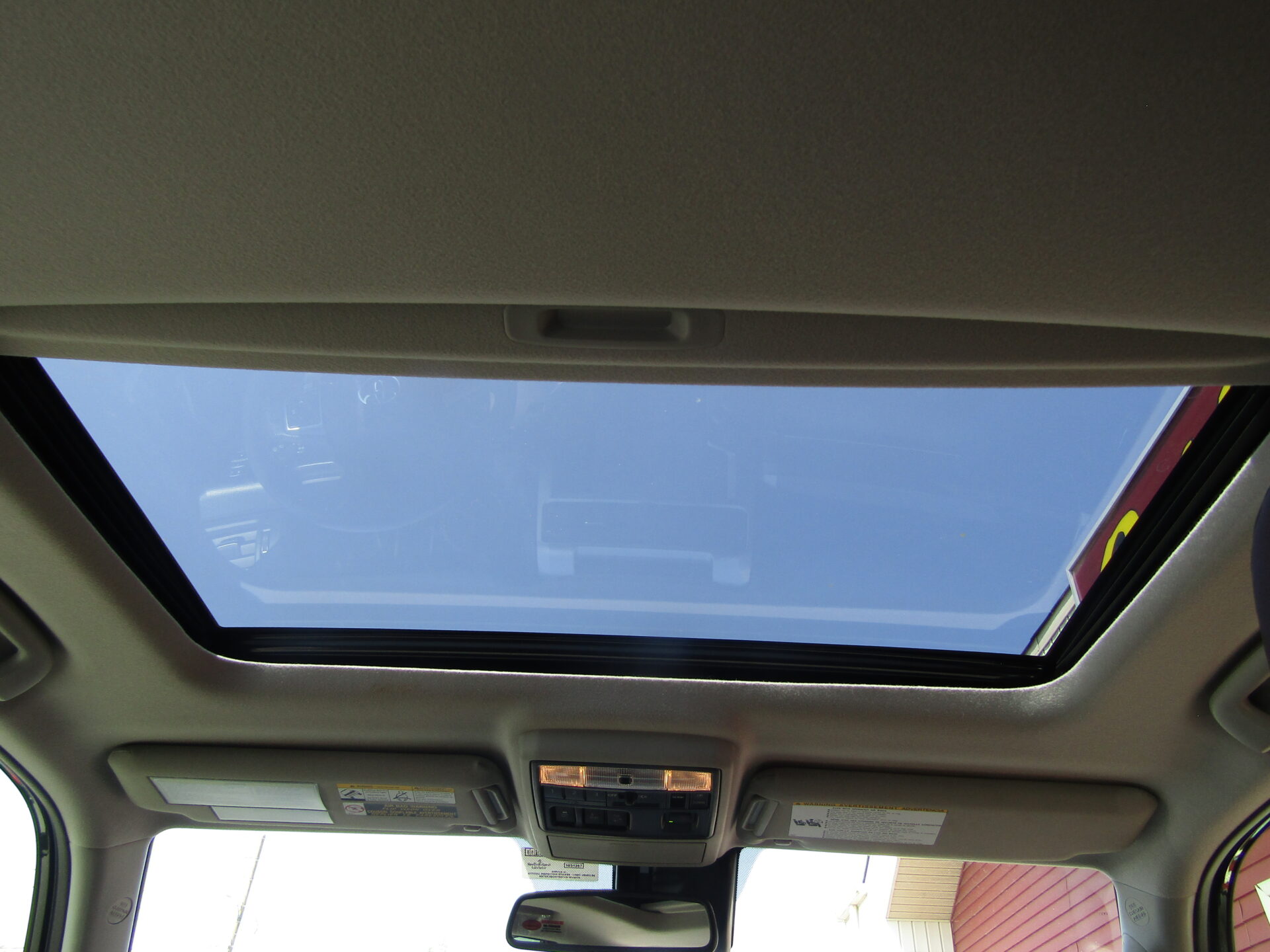 Toyota 4 Runner 4WD Limited - Image 13