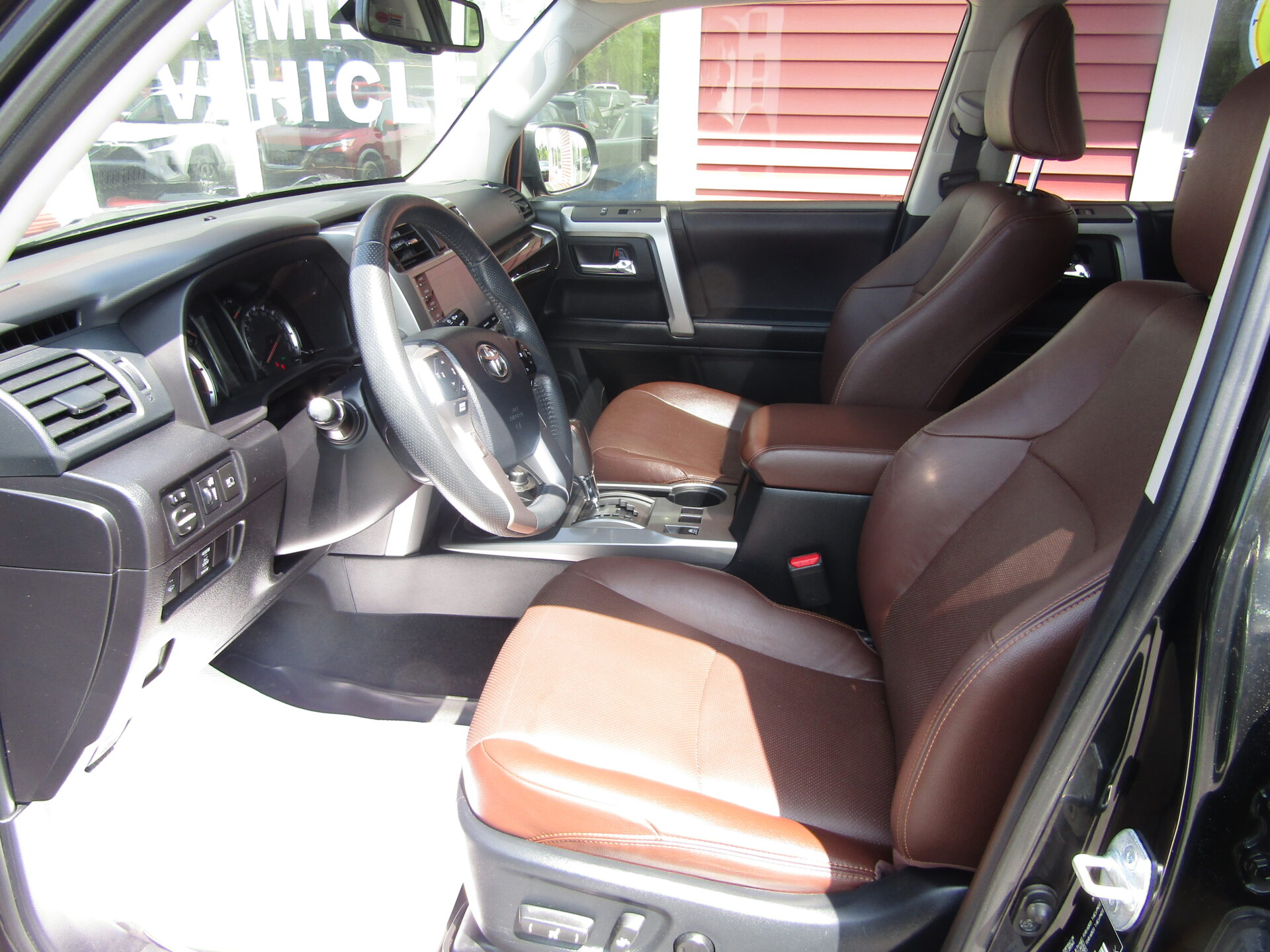 Toyota 4 Runner 4WD Limited - Image 10