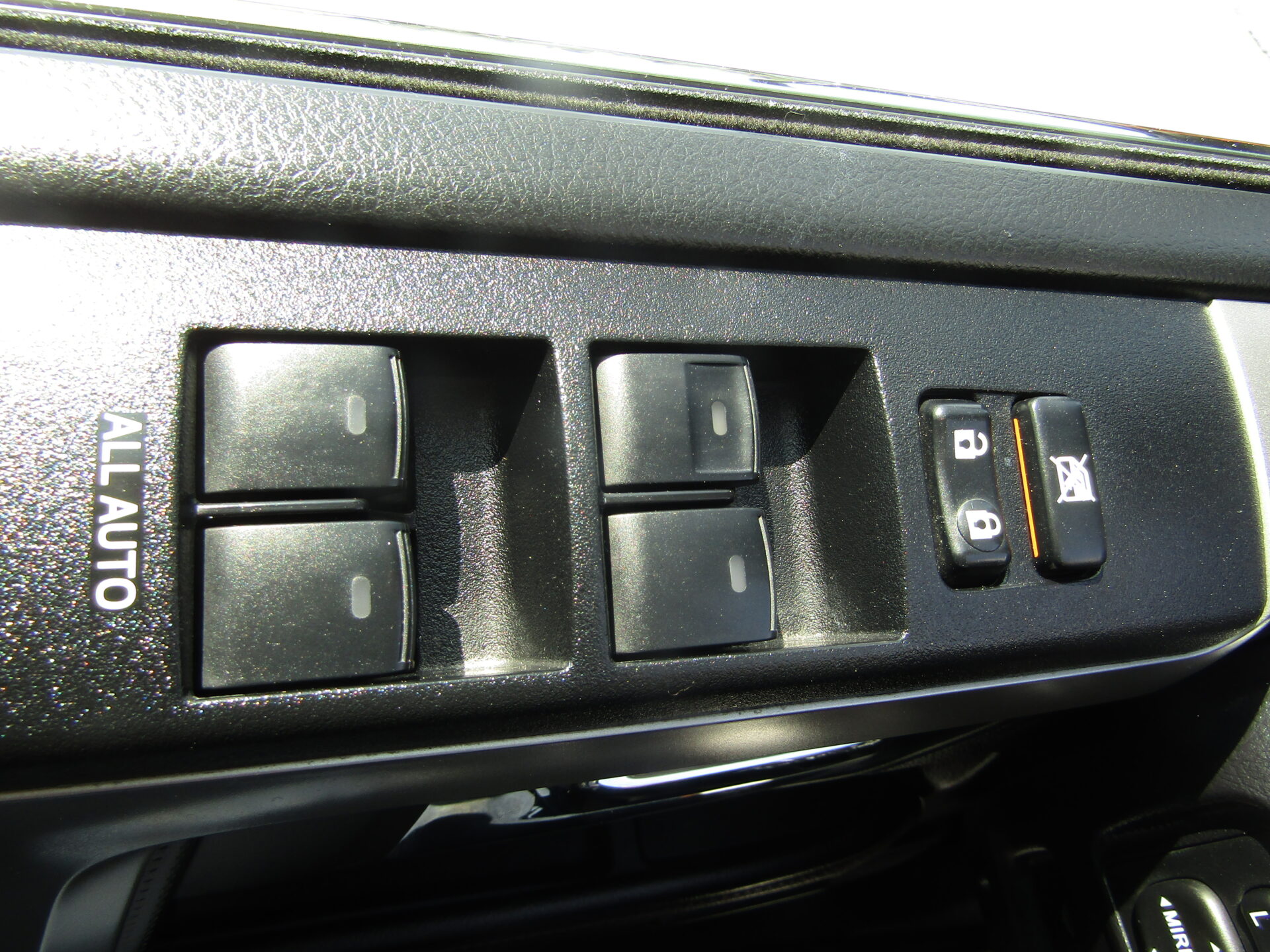 Toyota 4 Runner 4WD Limited - Image 18