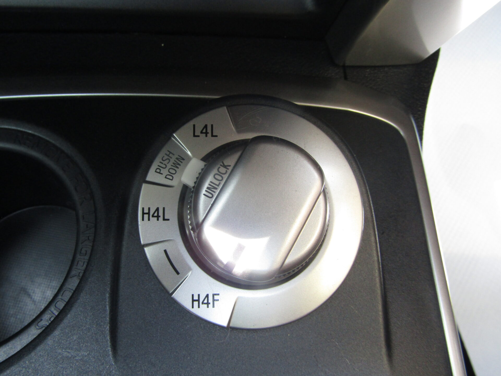 Toyota 4 Runner 4WD Limited - Image 17