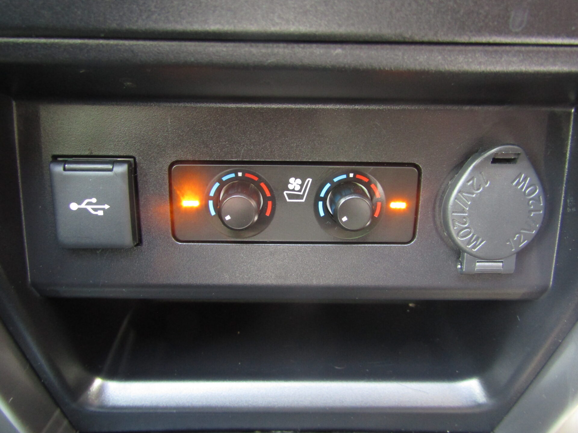 Toyota 4 Runner 4WD Limited - Image 16