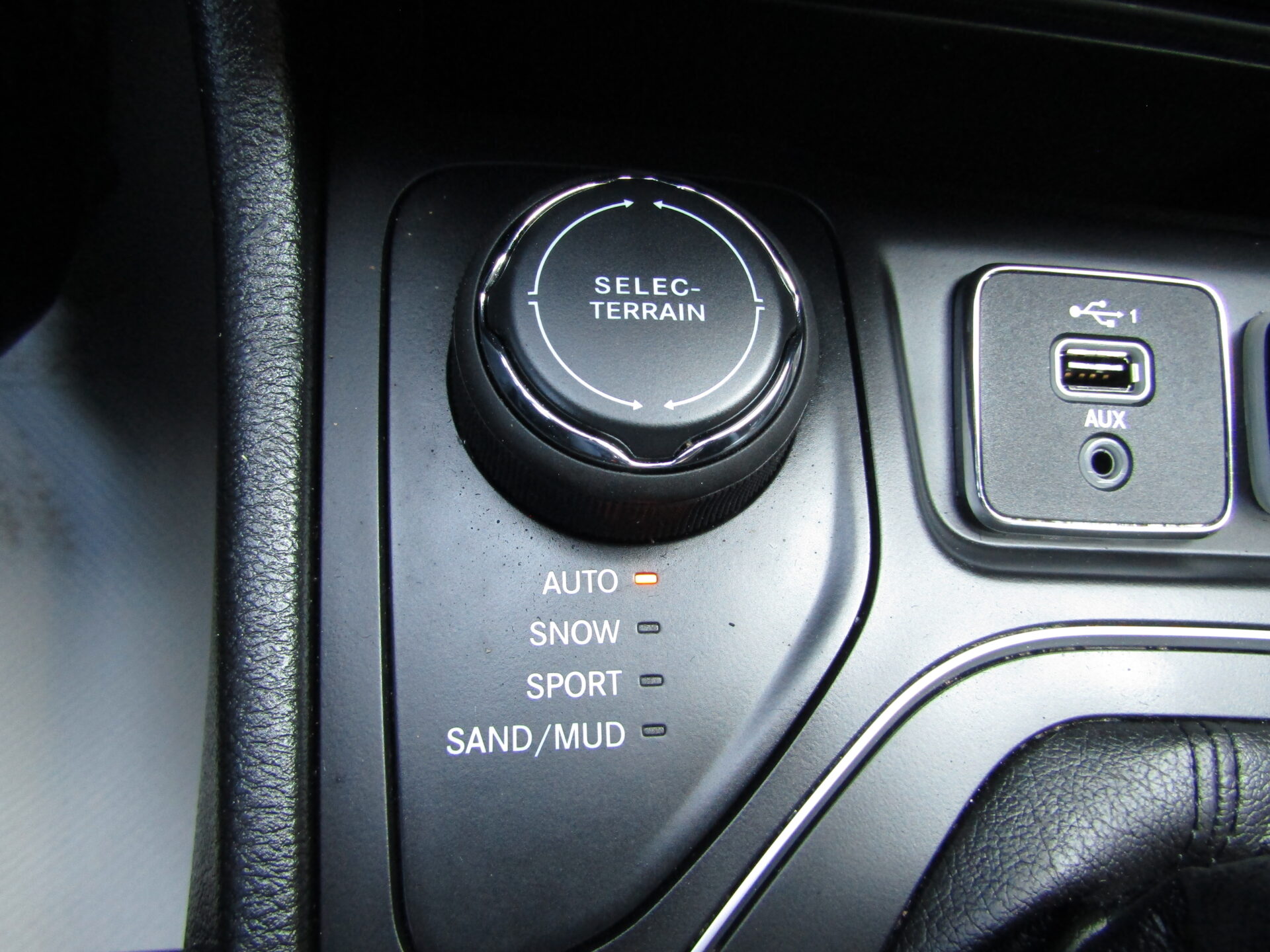 Jeep Cherokee X 4×4 - Image 18