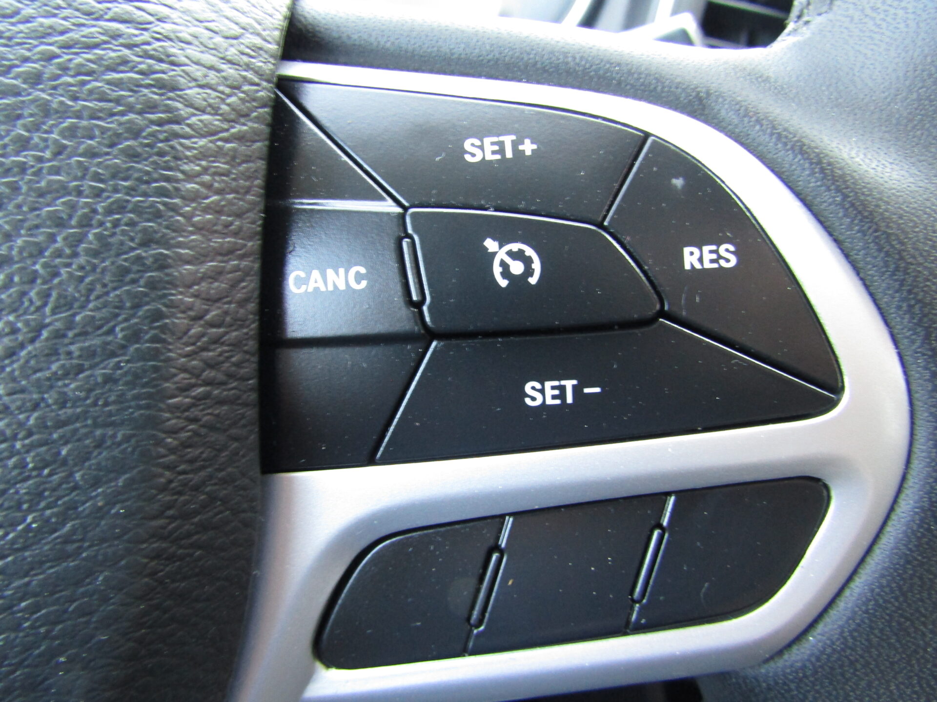 Jeep Cherokee X 4×4 - Image 21