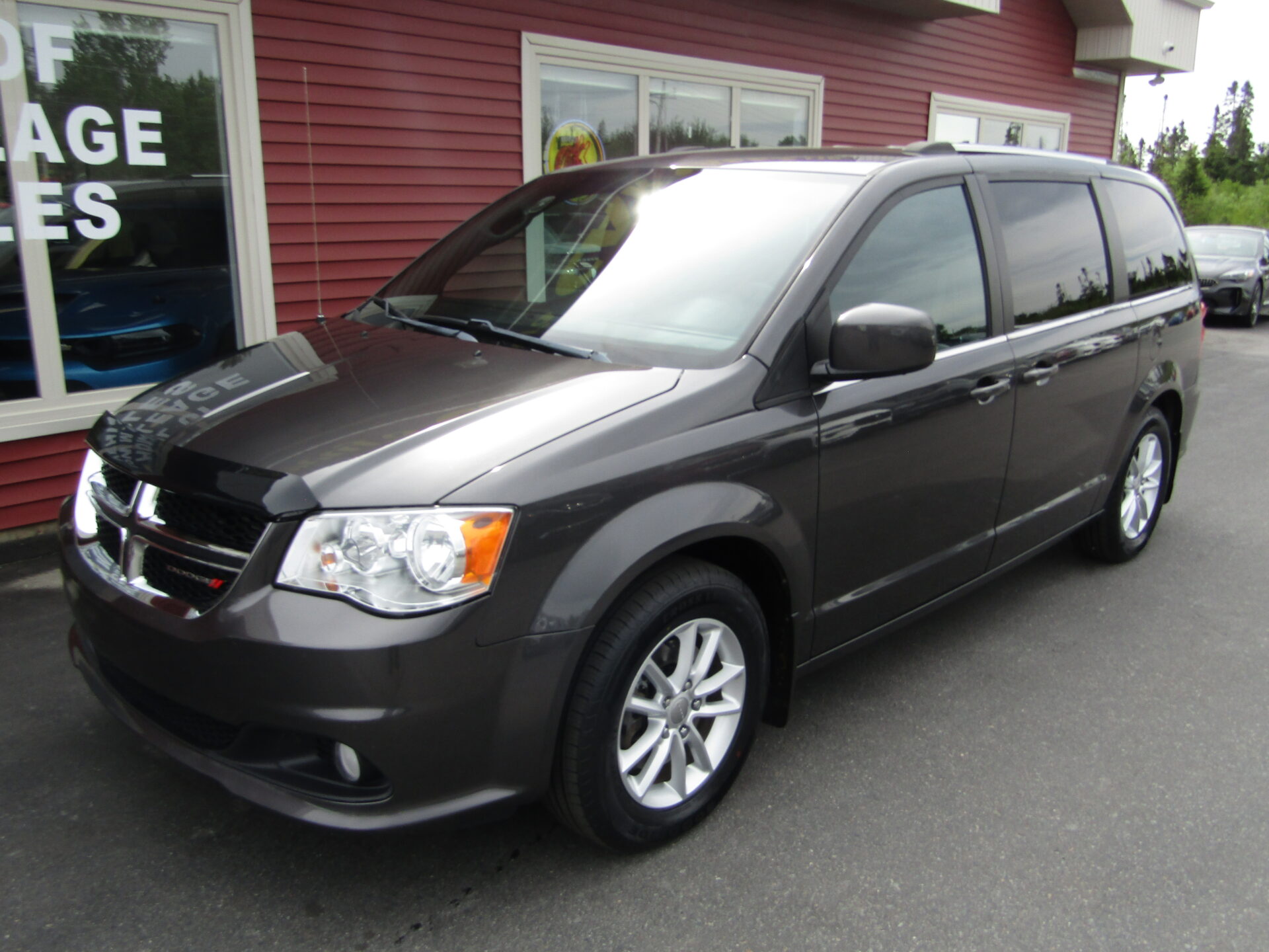 Dodge Grand Caravan Premium Plus - Image 2