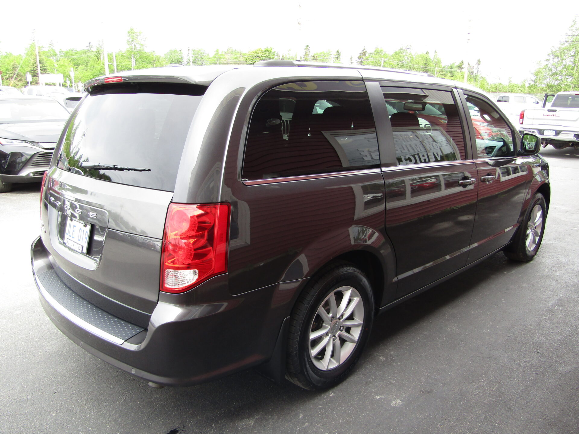 Dodge Grand Caravan Premium Plus - Image 7