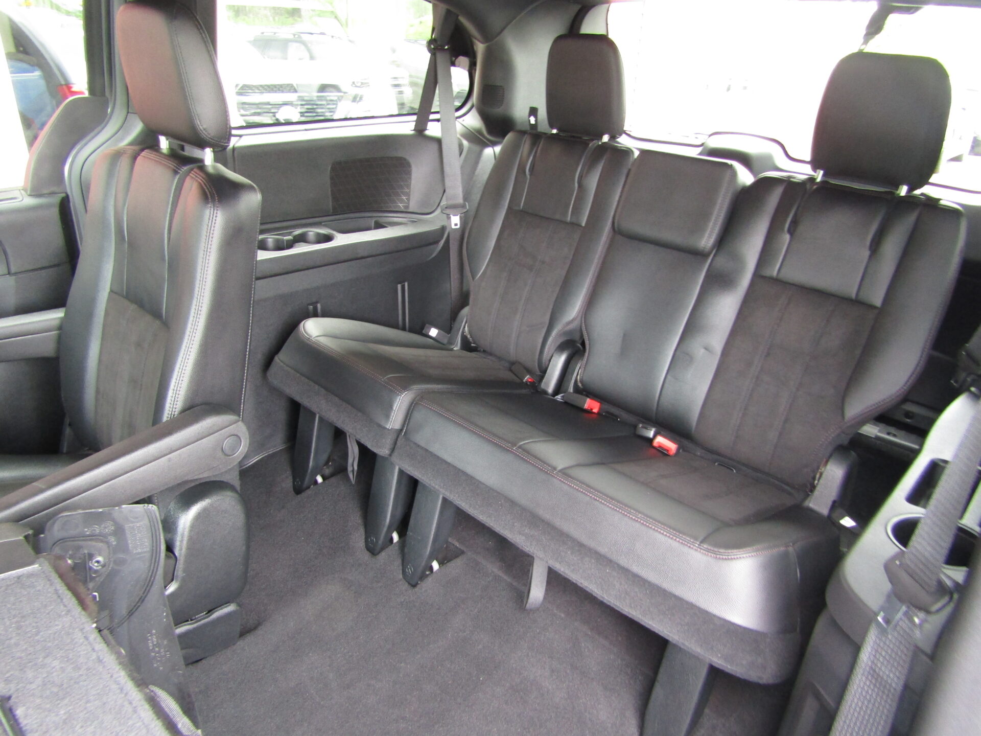 Dodge Grand Caravan Premium Plus - Image 19