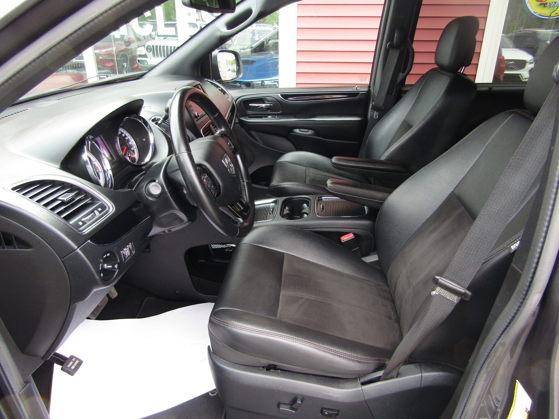 Dodge Grand Caravan Premium Plus - Image 11