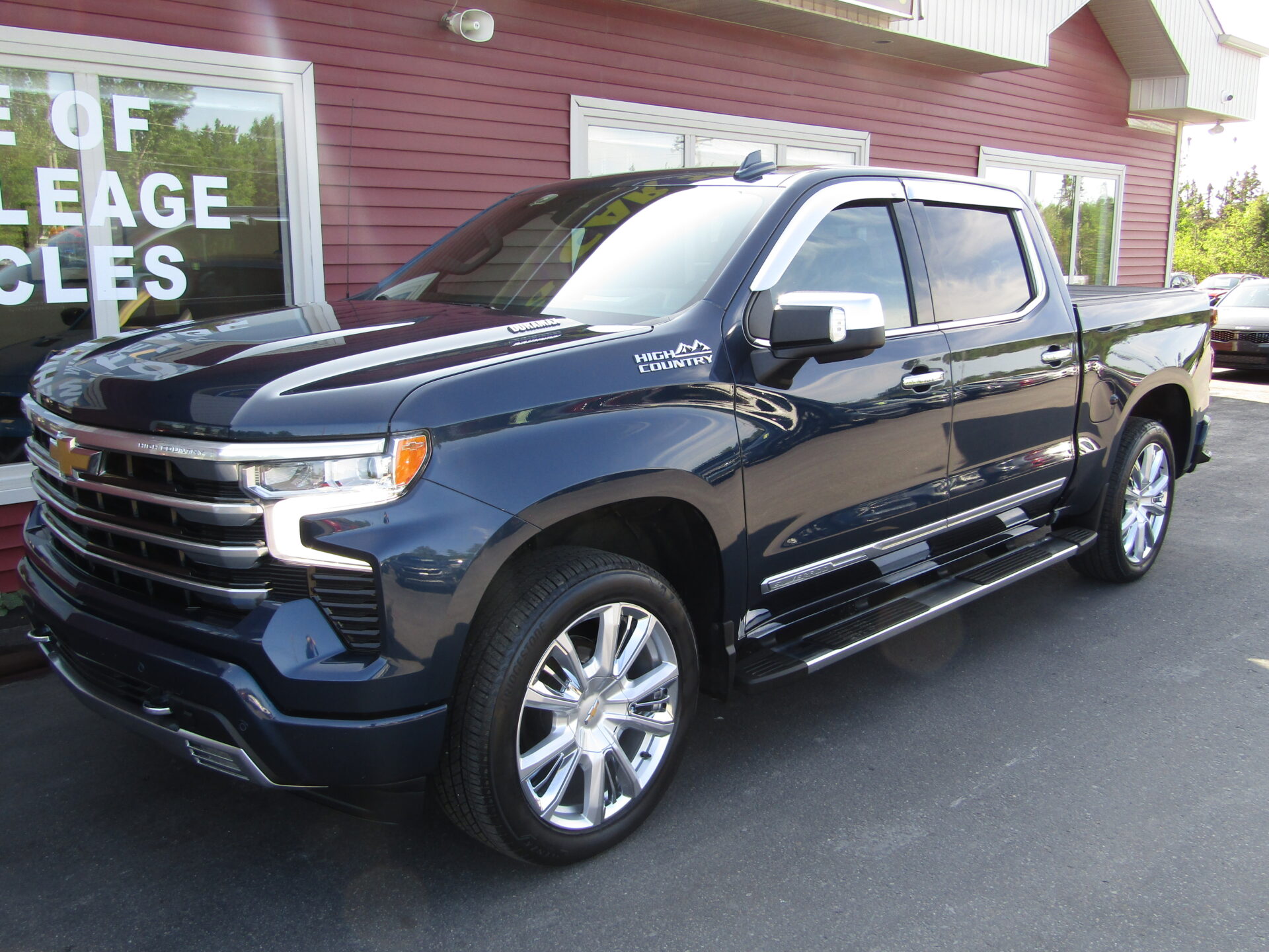 Chevrolet Silverado Crew 4×4 High Country Diesel - Image 2