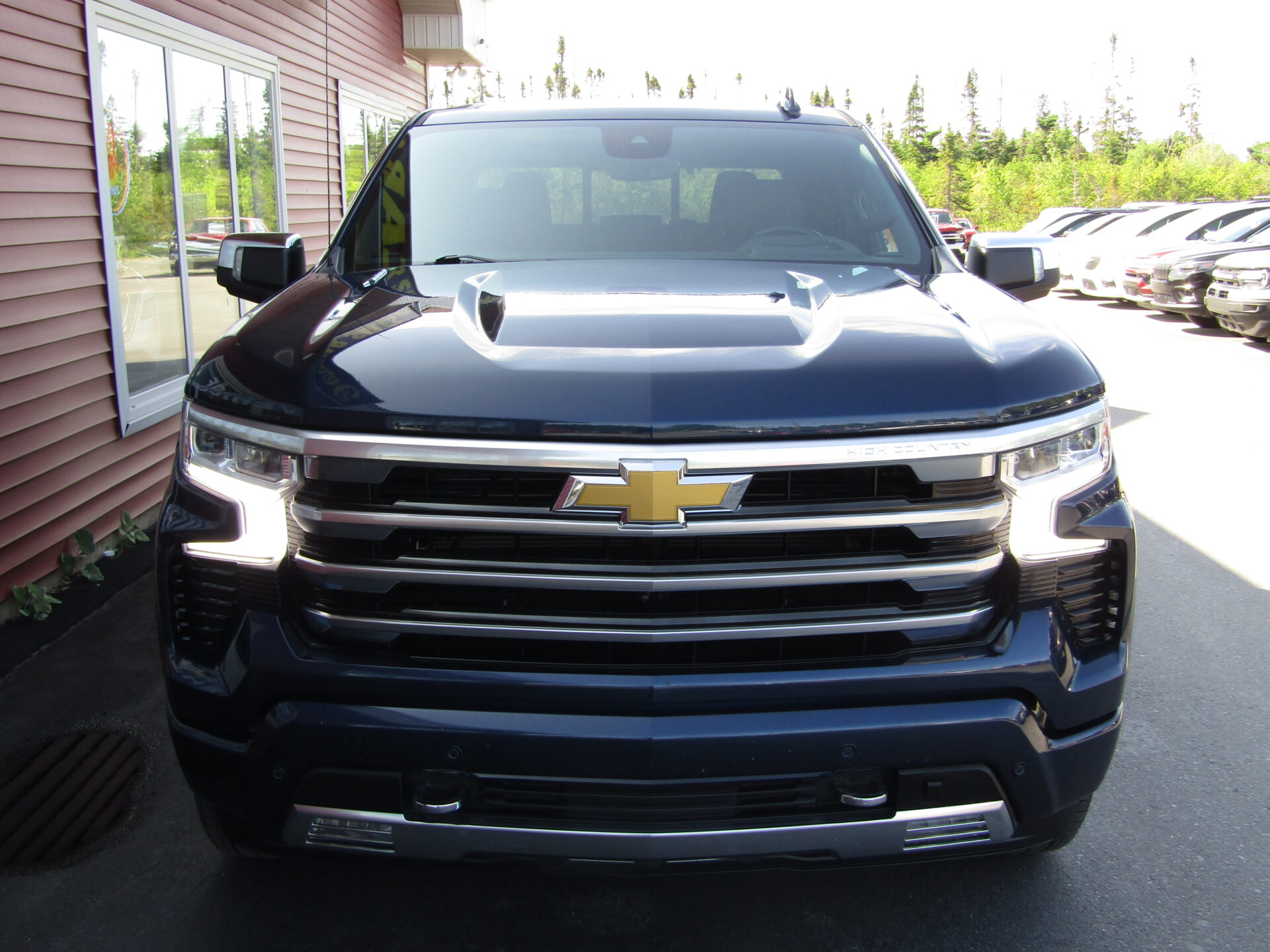 Chevrolet Silverado Crew 4×4 High Country Diesel - Image 3