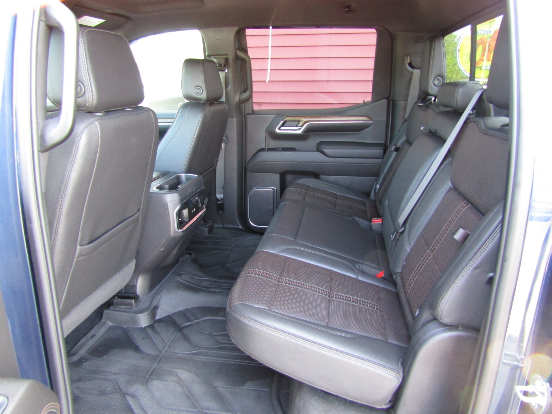 Chevrolet Silverado Crew 4×4 High Country Diesel - Image 18