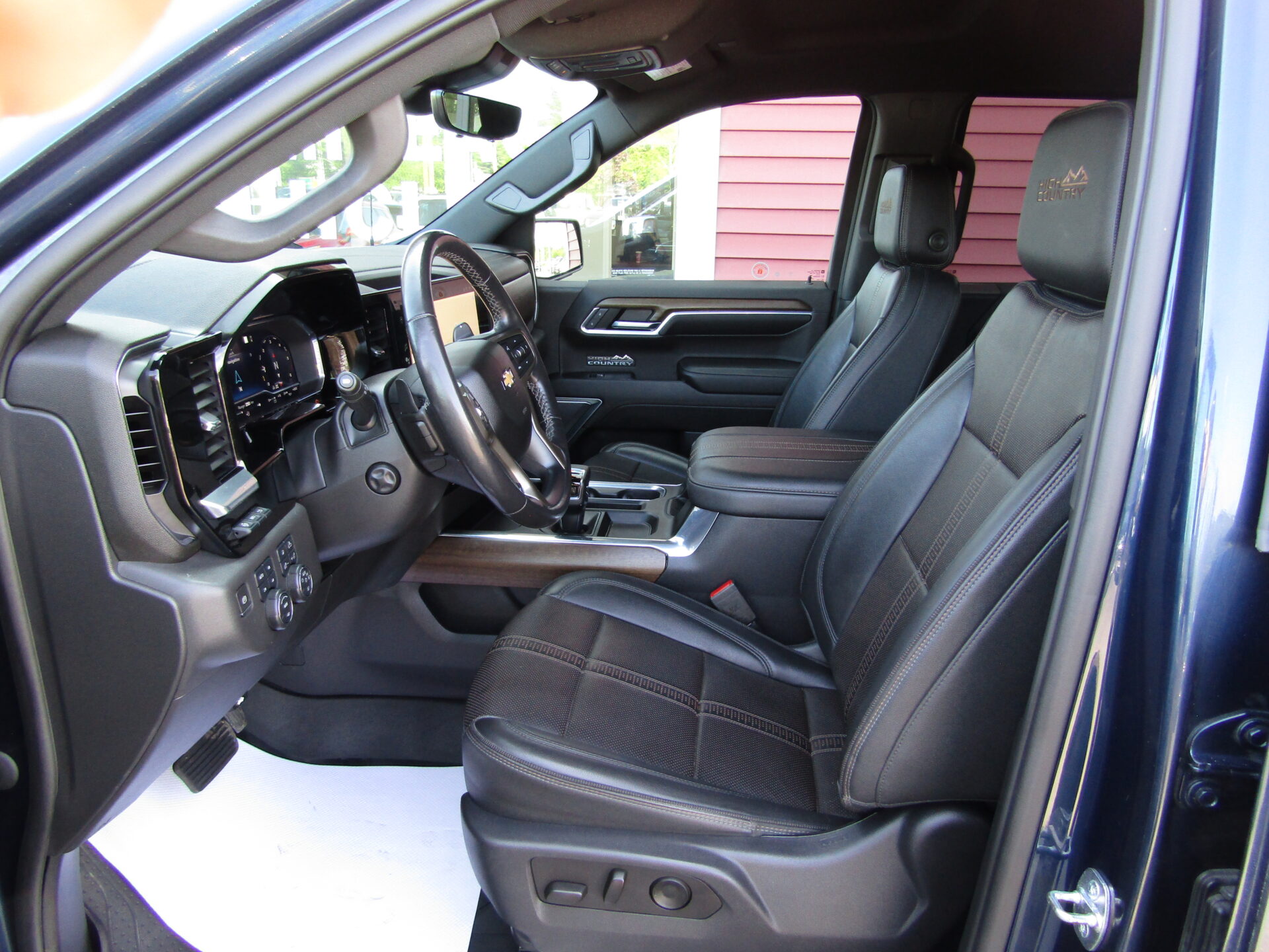 Chevrolet Silverado Crew 4×4 High Country Diesel - Image 10