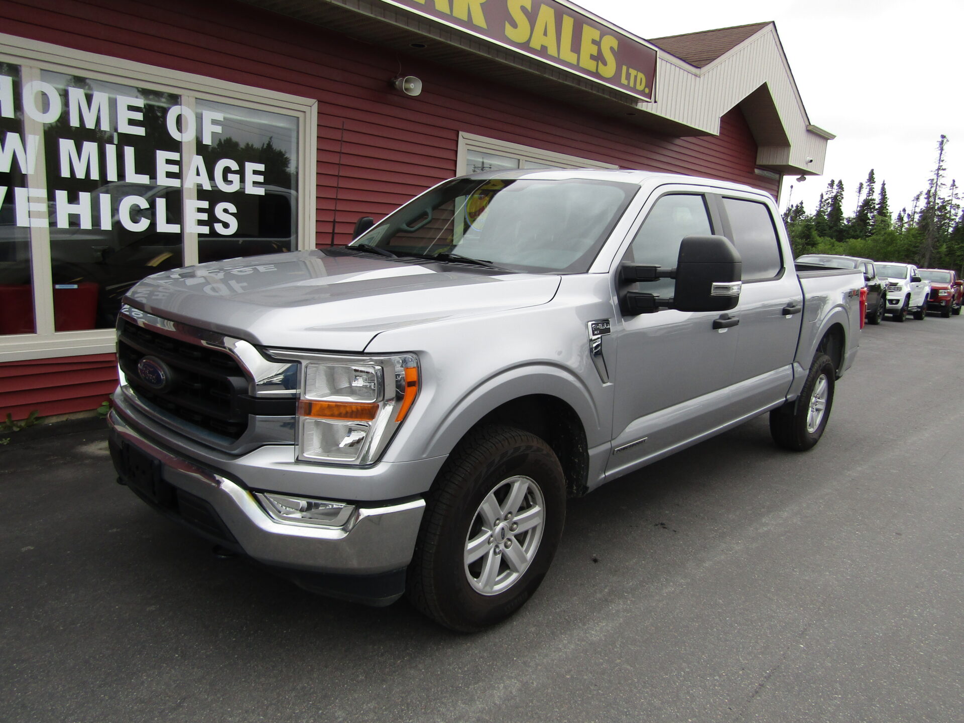 Ford F-150 Crew 4×4 XLT Powerboost Hybrid - Image 2