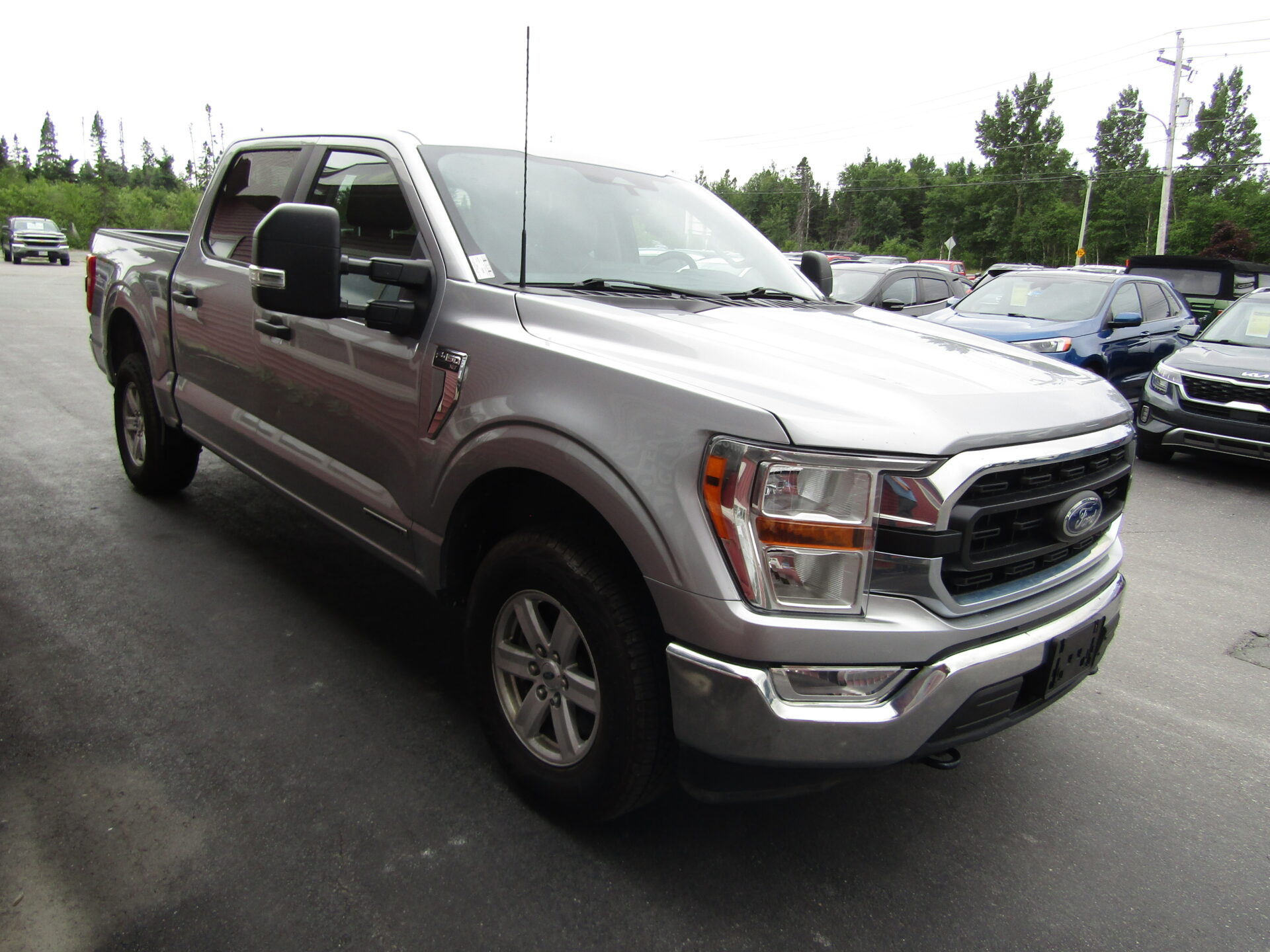 Ford F-150 Crew 4×4 XLT Powerboost Hybrid - Image 4