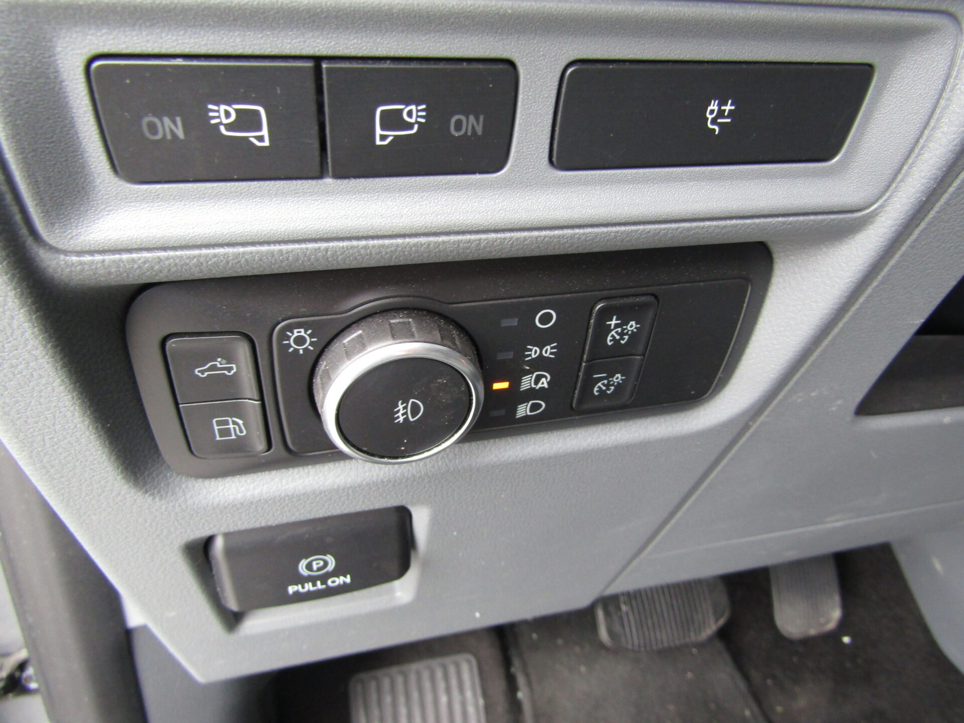 Ford F-150 Crew 4×4 XLT Powerboost Hybrid - Image 12