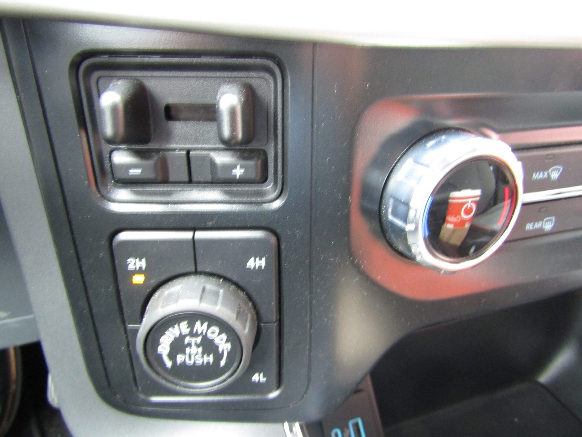 Ford F-150 Crew 4×4 XLT Powerboost Hybrid - Image 13