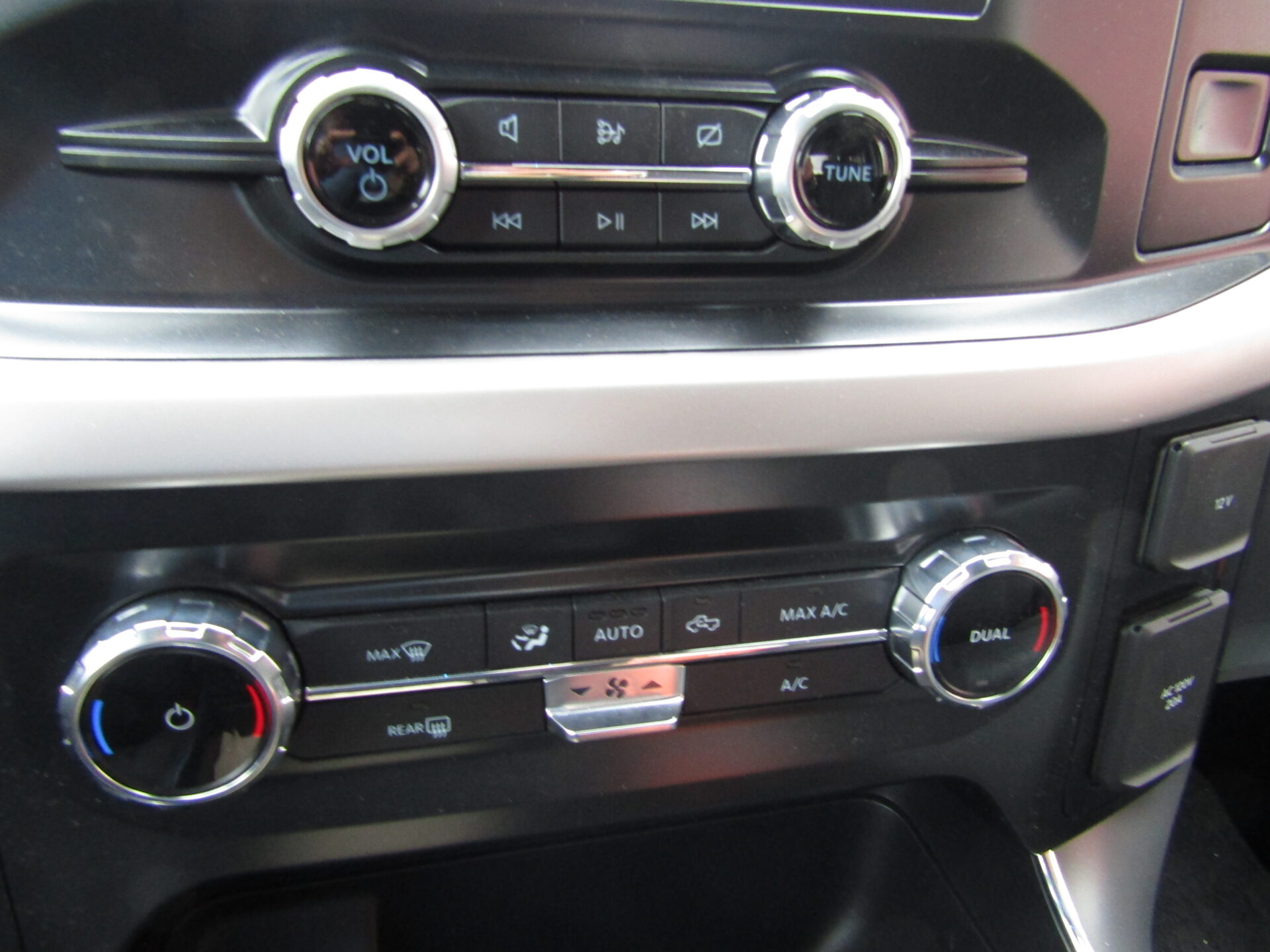 Ford F-150 Crew 4×4 XLT Powerboost Hybrid - Image 14