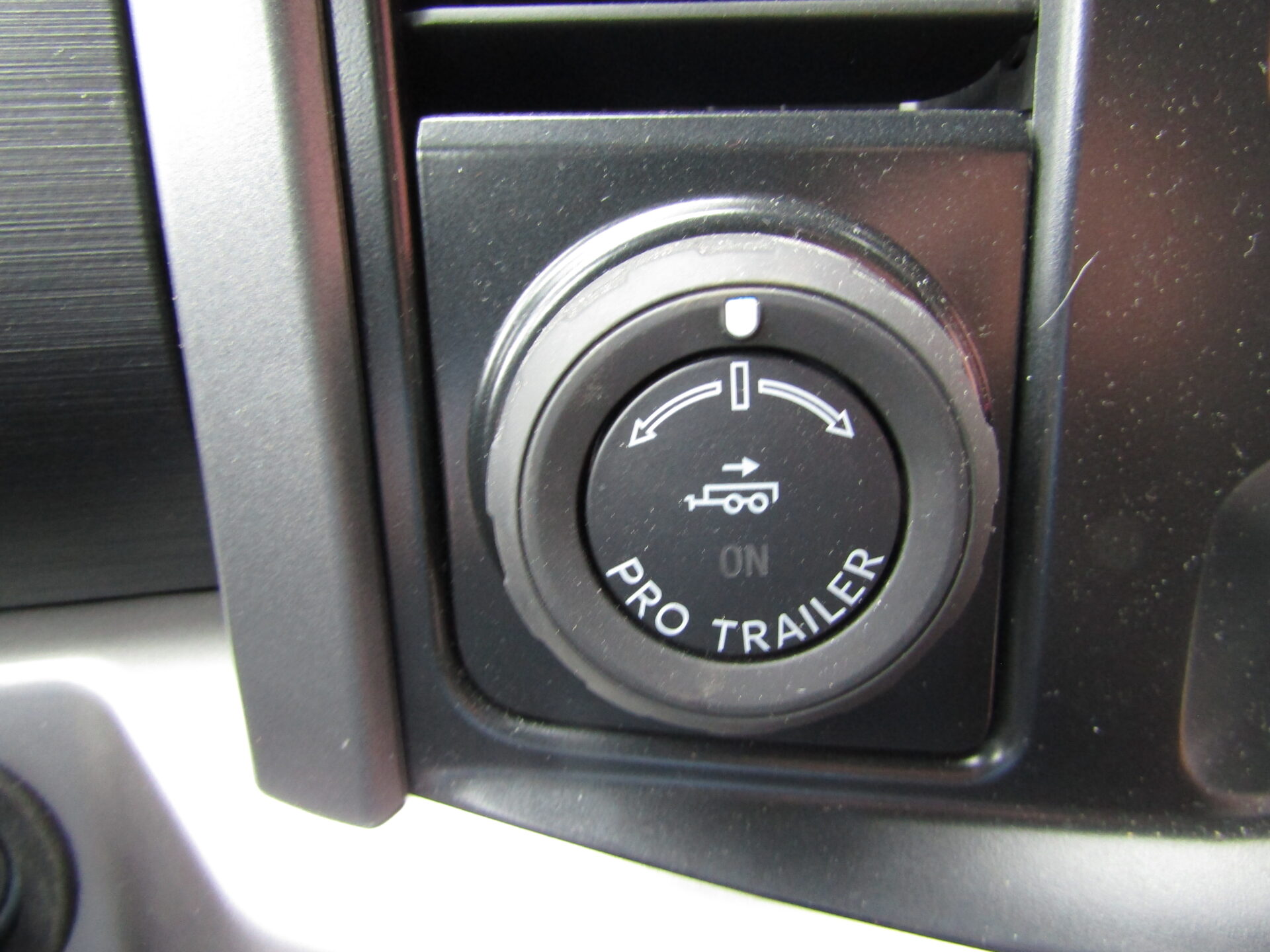 Ford F-150 Crew 4×4 XLT Powerboost Hybrid - Image 15