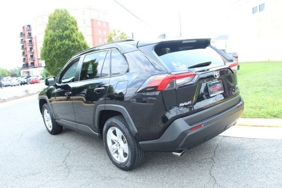 2019 Toyota RAV4. LE 4dr SUV AWD (2.5L 4cyl 8A) - Image 3