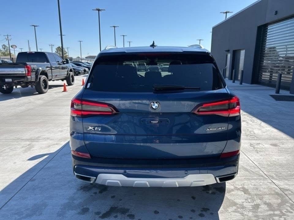 2021 BMW X5. xDrive40i 4dr SUV AWD (3.0L 6cyl Turbo gas/electric mild hybrid 8A) - Image 2