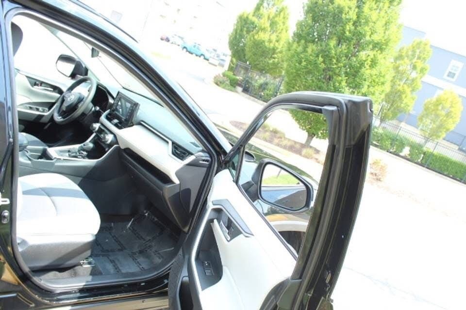 2019 Toyota RAV4. LE 4dr SUV AWD (2.5L 4cyl 8A) - Image 10