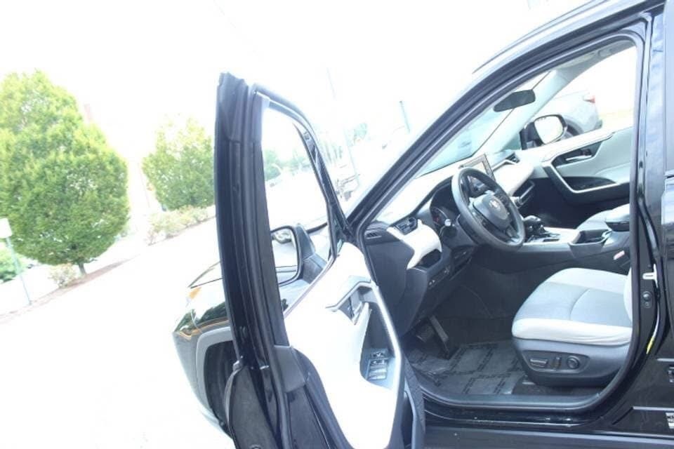 2019 Toyota RAV4. LE 4dr SUV AWD (2.5L 4cyl 8A) - Image 8