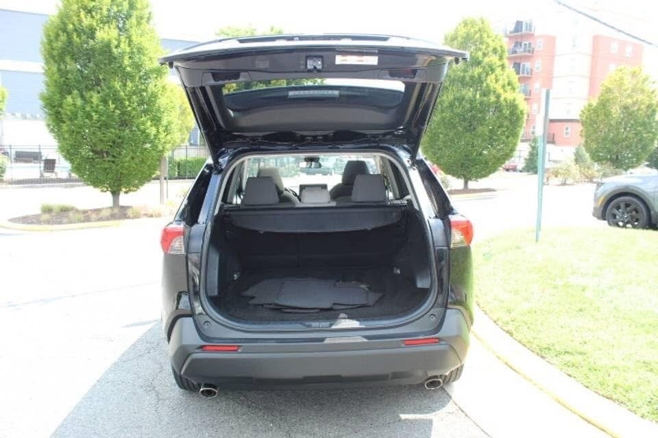 2019 Toyota RAV4. LE 4dr SUV AWD (2.5L 4cyl 8A) - Image 5