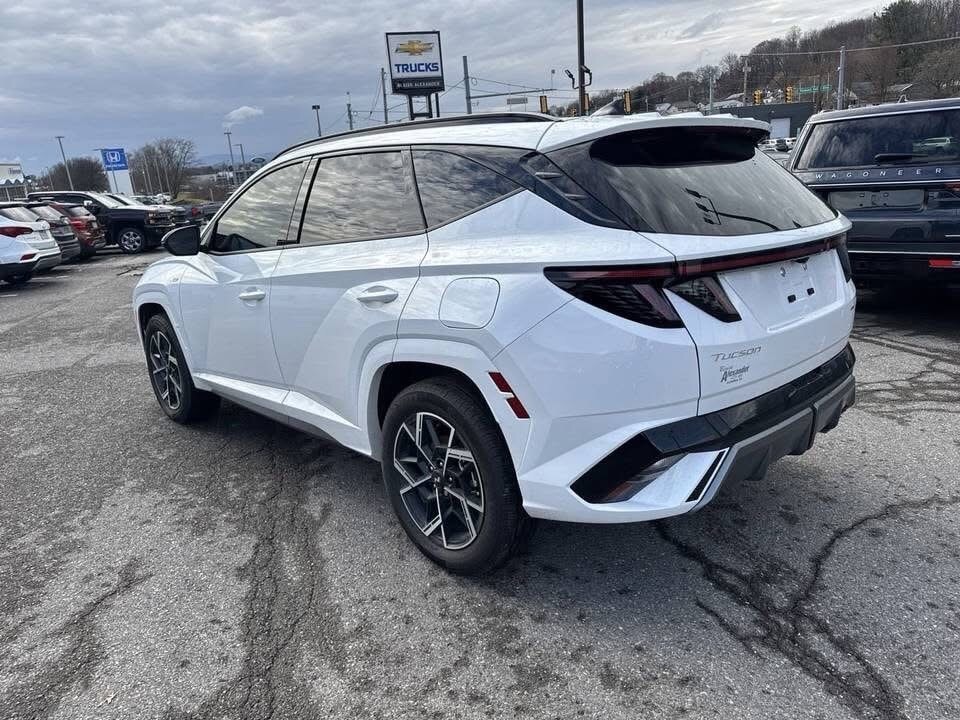 2025 Hyundai Tucson. N Line Hybrid 4dr SUV AWD (1.6L 4cyl Turbo gas/electric hybrid 6A) - Image 3